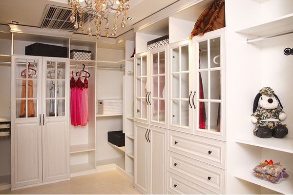 定制衣柜時如何選擇好的五金配件