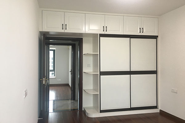 次臥衣柜實(shí)拍圖 次臥衣柜實(shí)拍圖