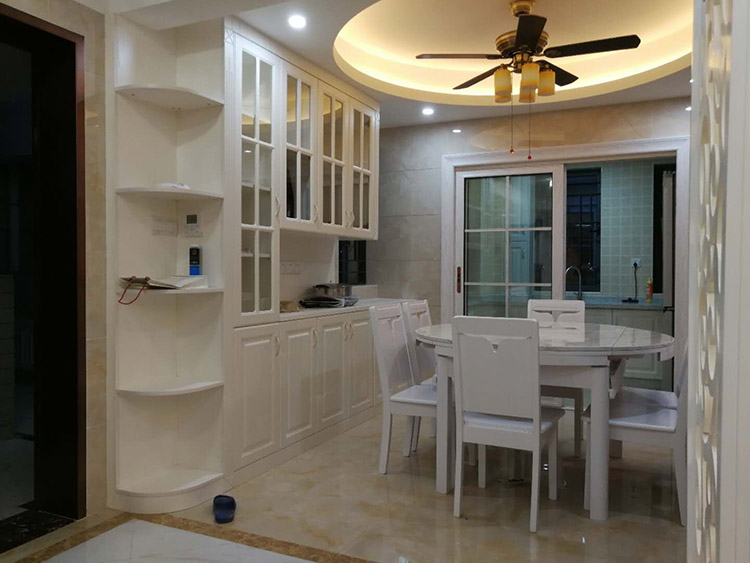 客廳酒柜實拍圖