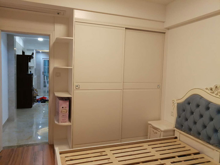 主臥衣柜實拍圖