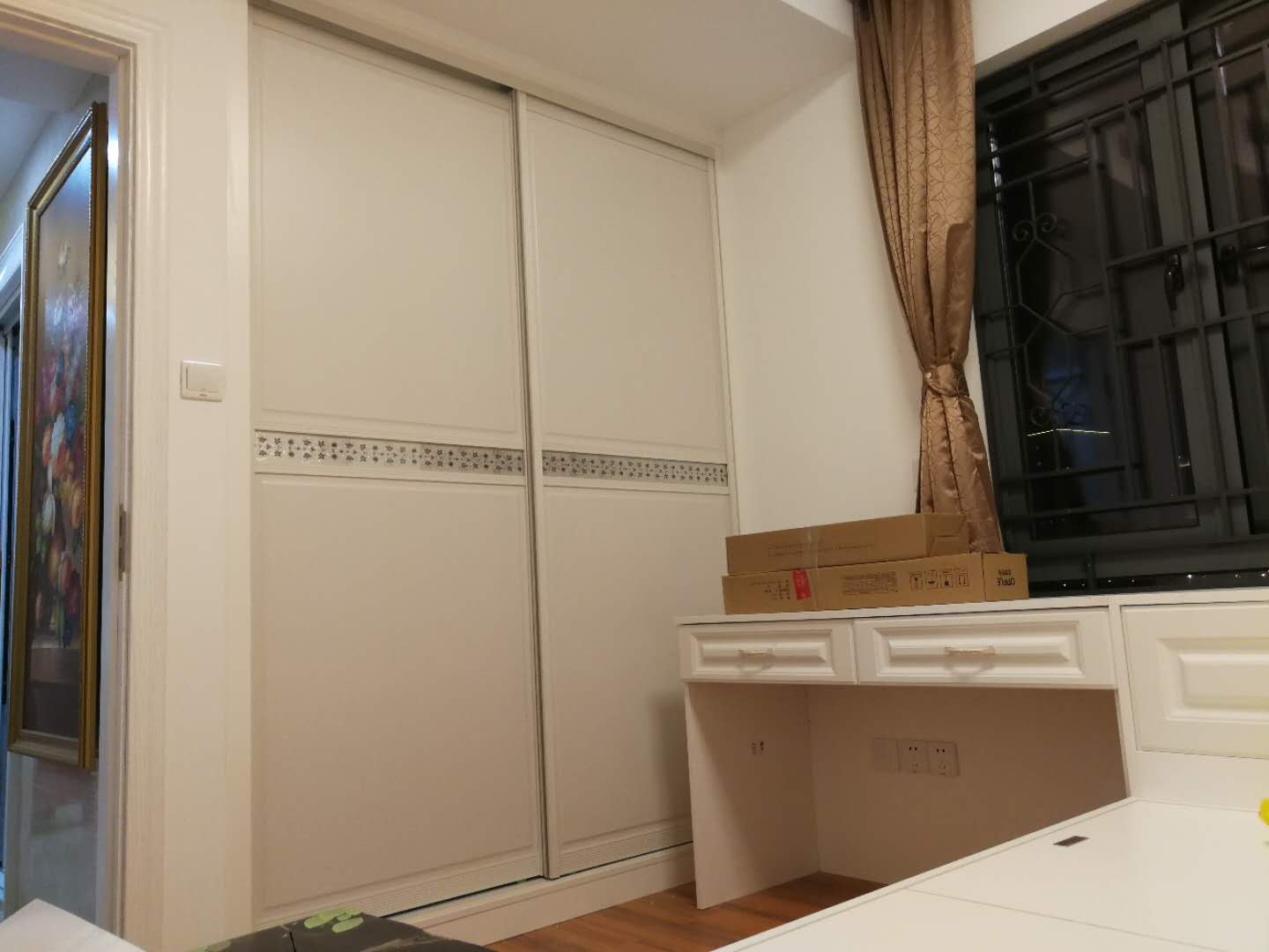 小孩房衣柜實拍圖