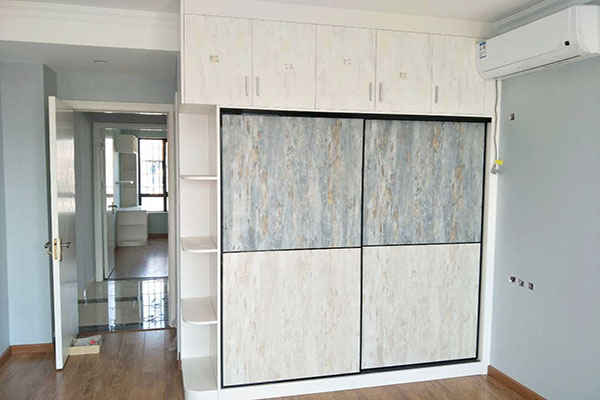 臥室衣柜實(shí)拍圖