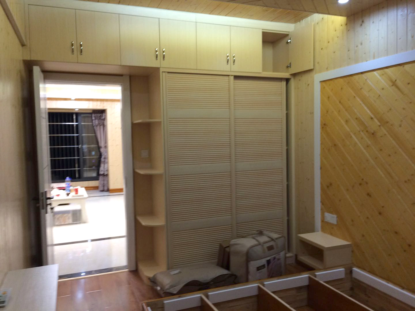 臥室衣柜實拍圖