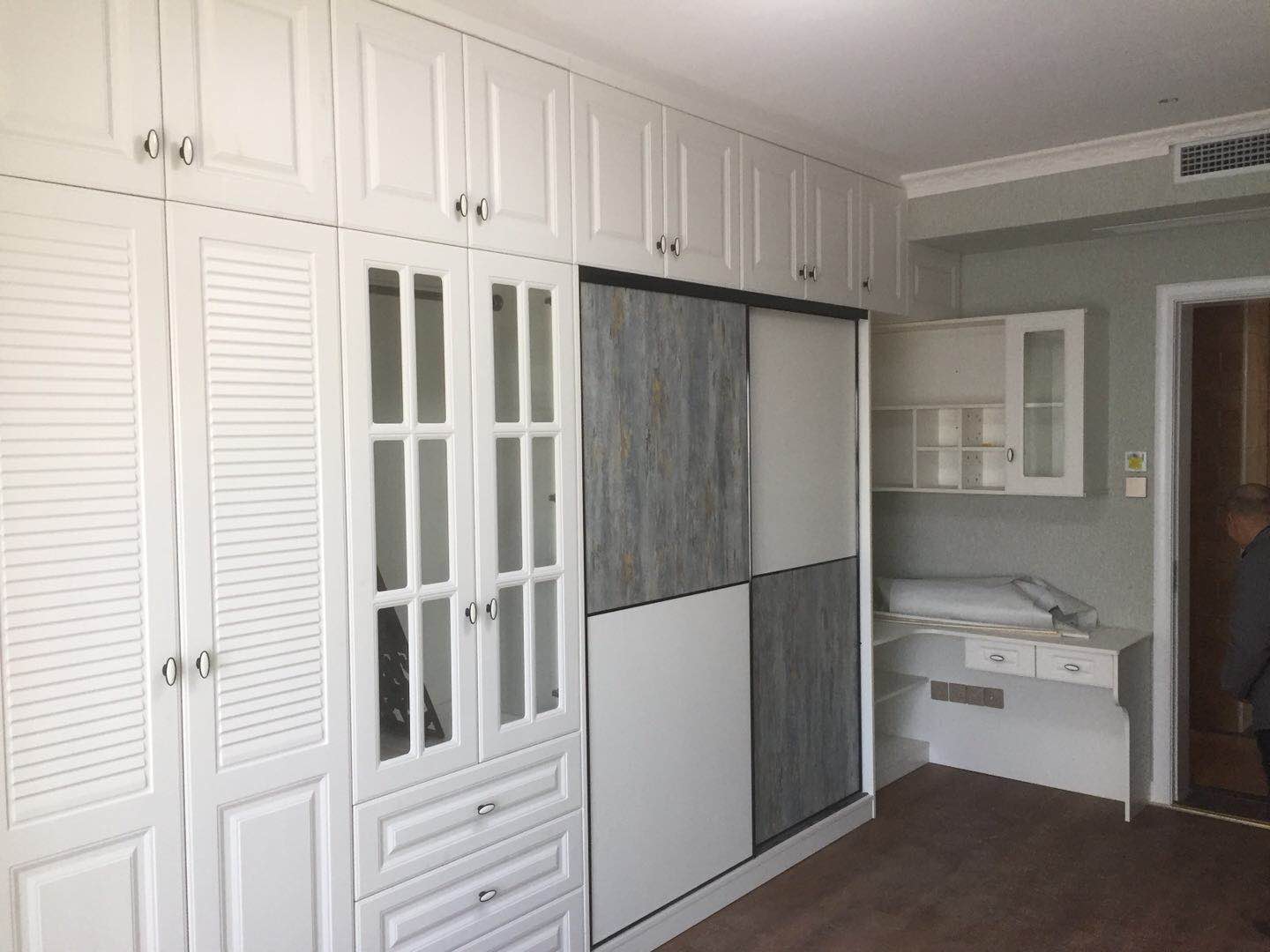 主臥衣柜實(shí)拍圖