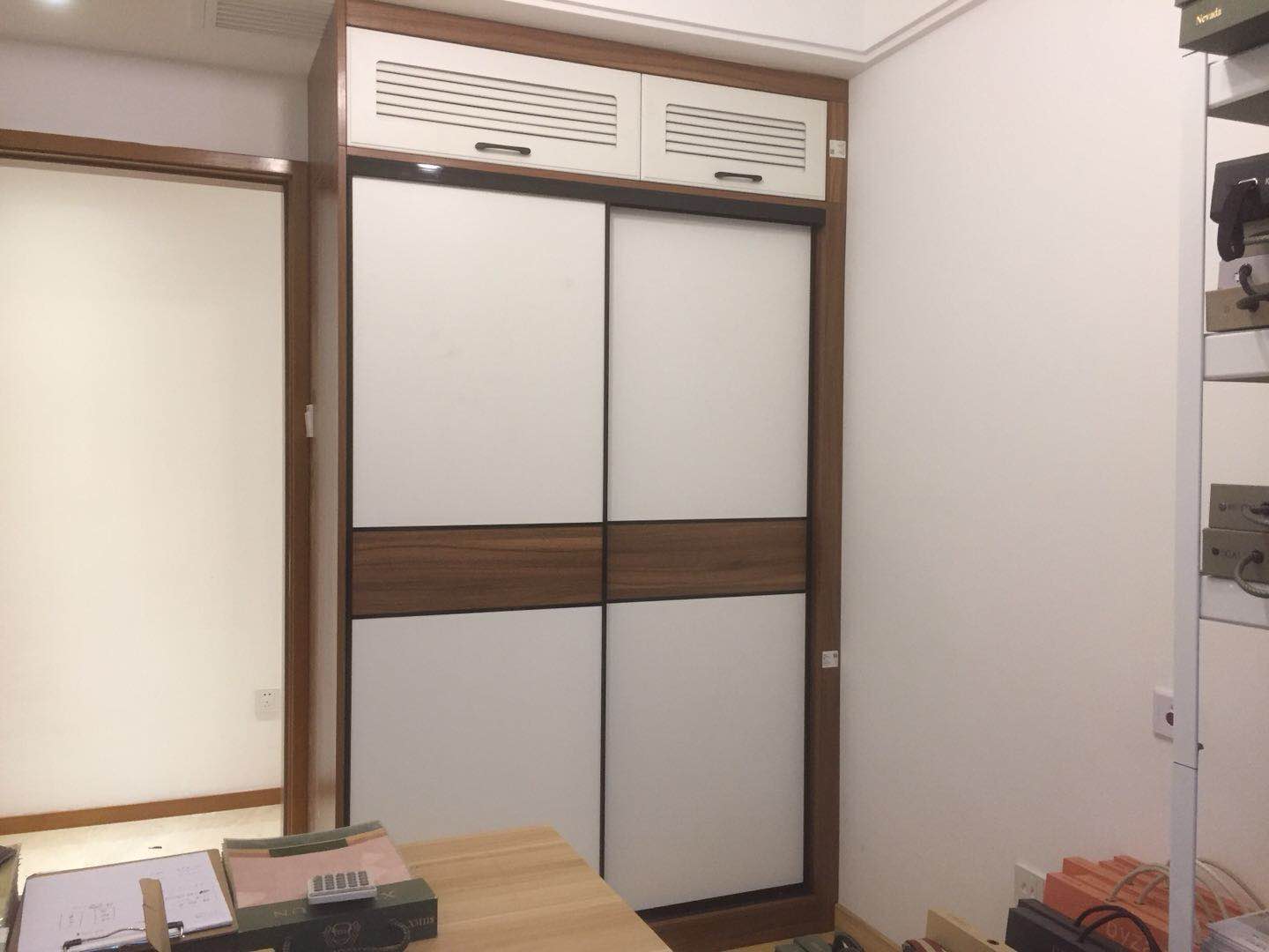 主臥衣柜實拍圖